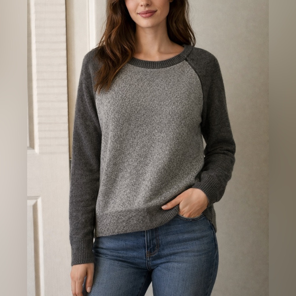 Banana Republic Gray Knit Sweater w Shoulder Zips Crewneck EUC